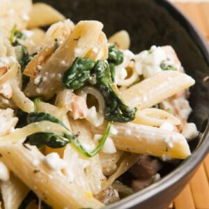 Penne z łososiem i szpinakiem 400g