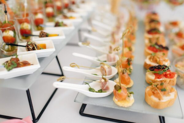 catering-jedzenie-posilek-canape